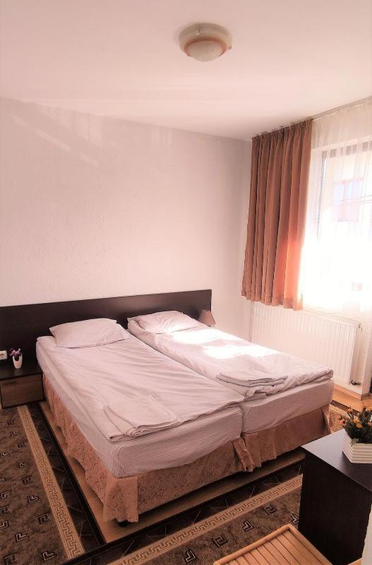 Djolevi Guesthouse Dobrinishte Esterno foto