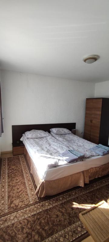 Djolevi Guesthouse Dobrinishte Esterno foto