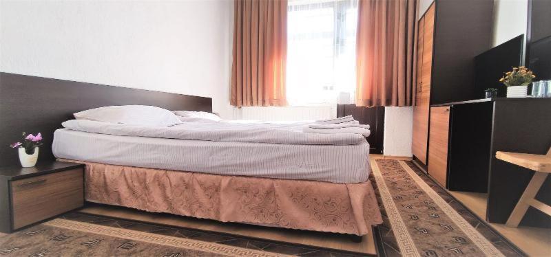 Djolevi Guesthouse Dobrinishte Esterno foto